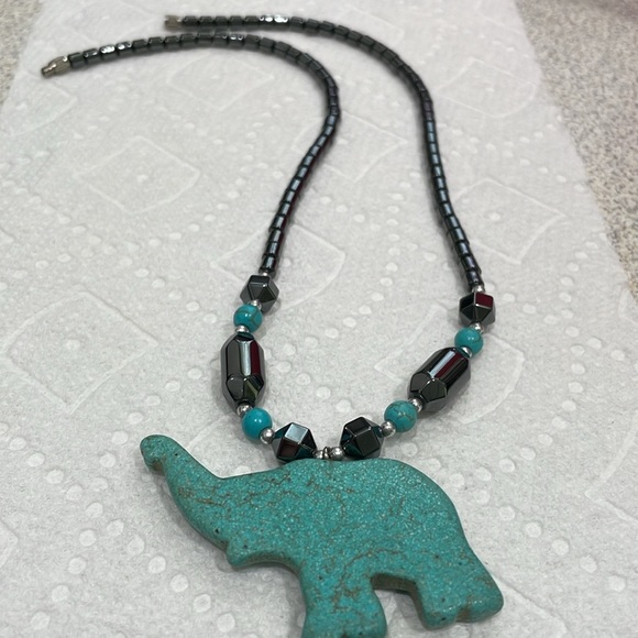 Vintage Women’s Blue Turquoise Stone Elephant Beaded Pendant Necklace 18 inches - Picture 3 of 6